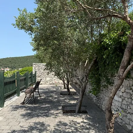 Vero 4* Pučišća